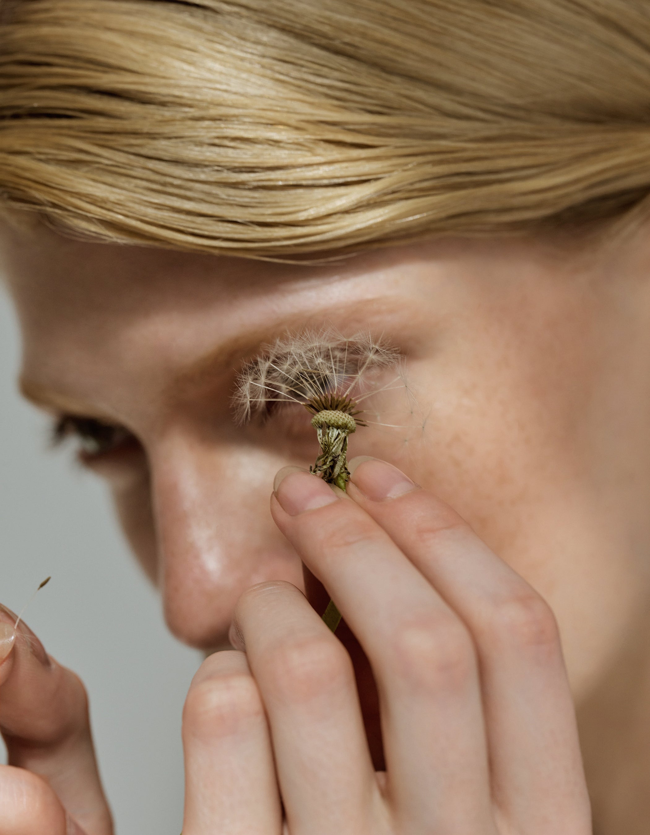 Vestire la leggerezza: il racconto soffuso della nuova  stagione