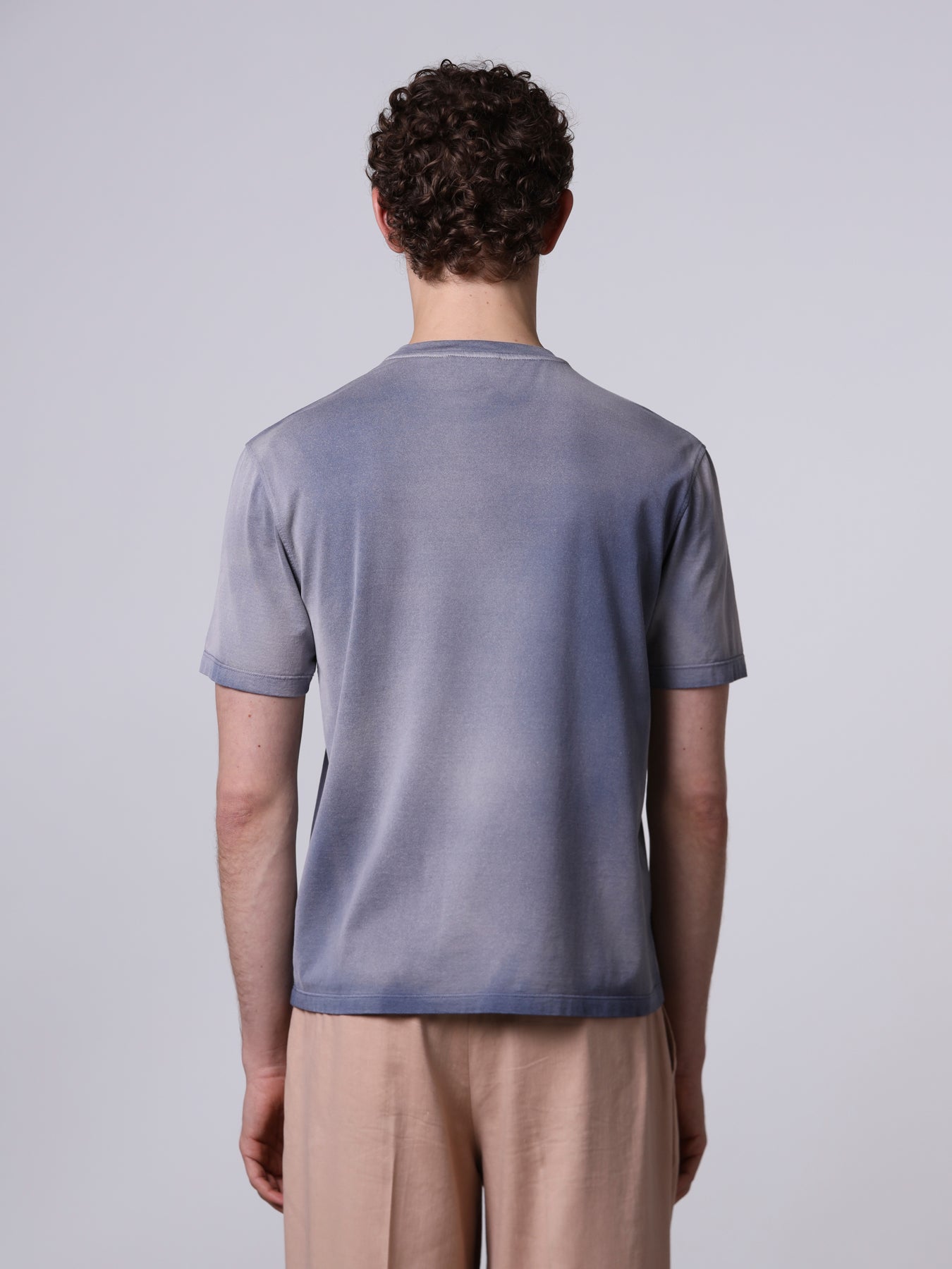 T-shirt con trattamento artigianale