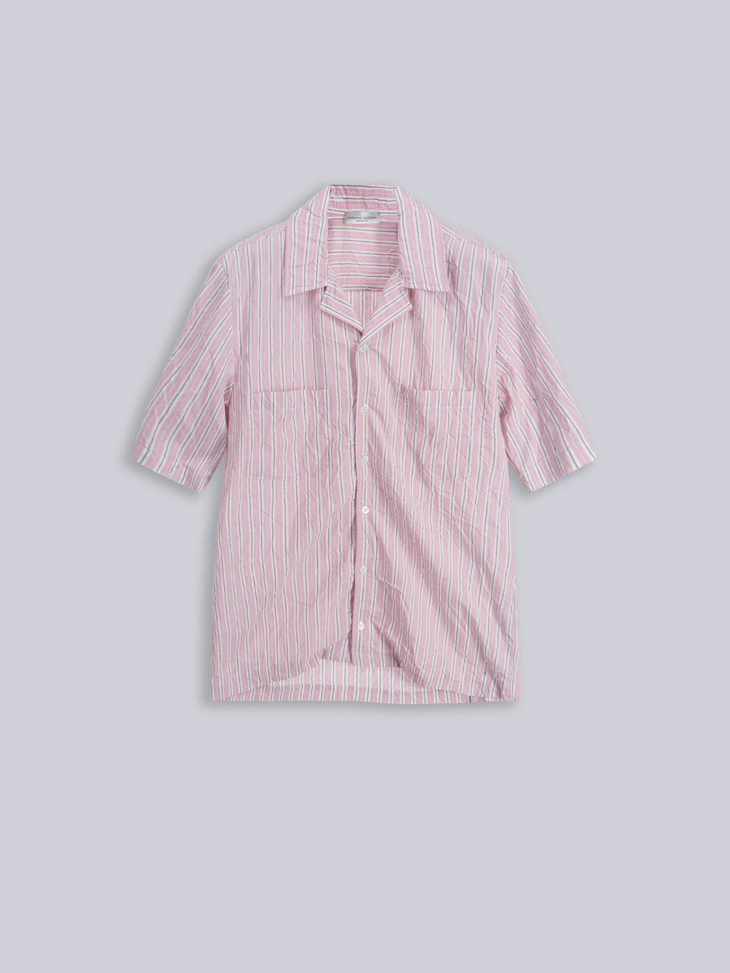 Camicia over a maniche corte stropicciata