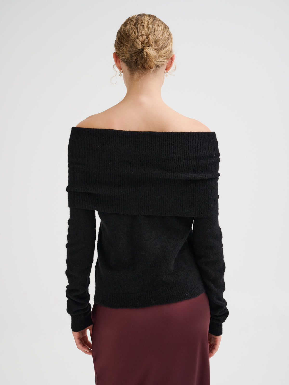 Maglia off-shoulder in cashmere e seta