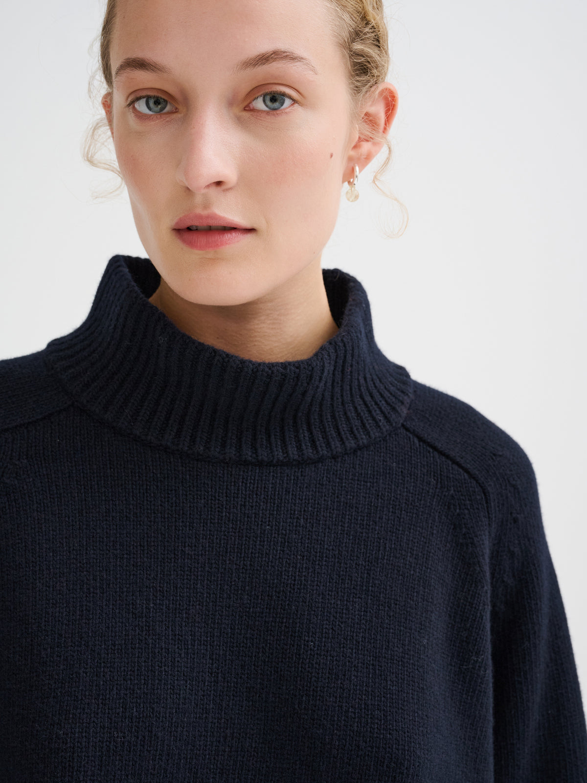 Maglia con collo a cratere in lana merino