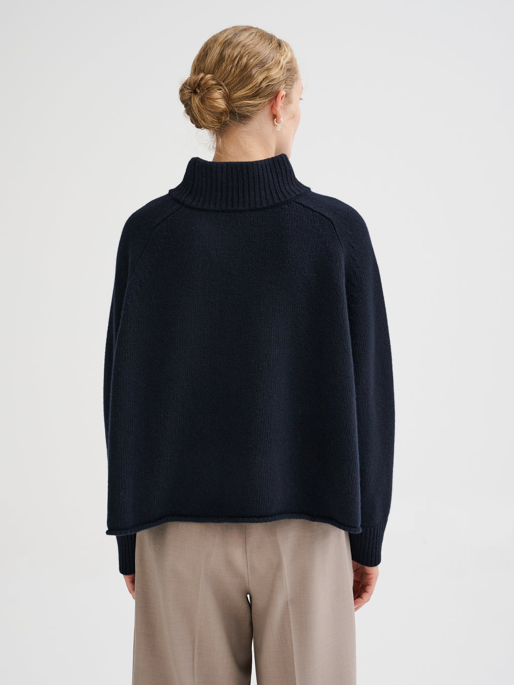 Maglia con collo a cratere in lana merino