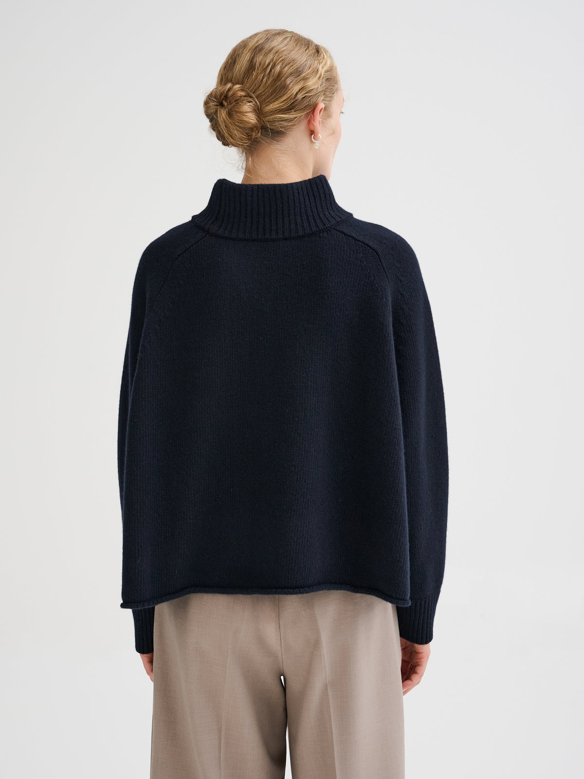 Maglia con collo a cratere in lana merino