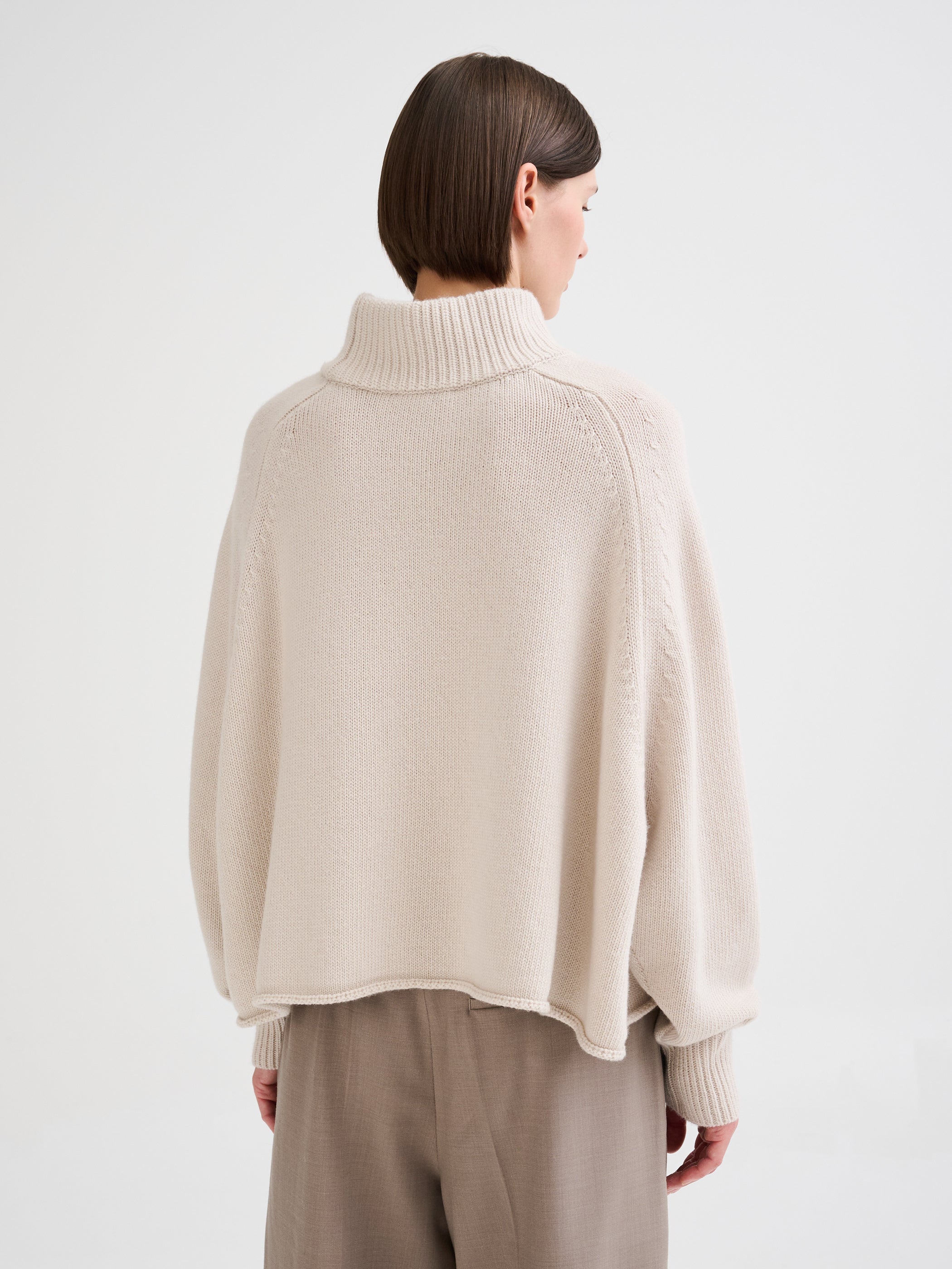 Maglia con collo a cratere in lana merino