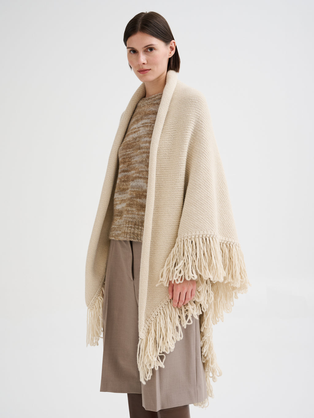 Scialle in lana merino con frange