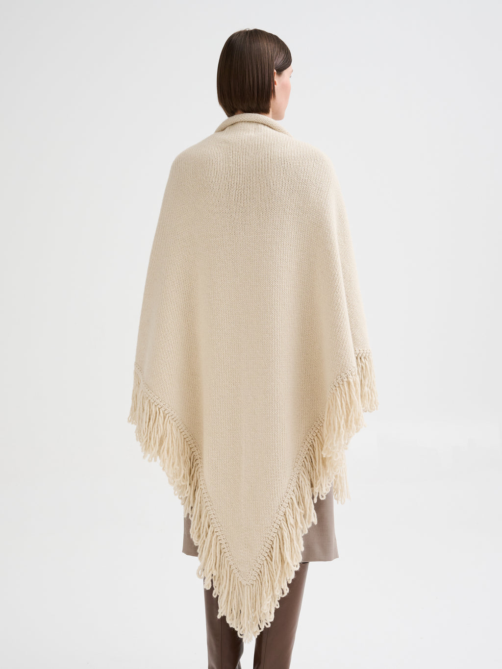Scialle in lana merino con frange