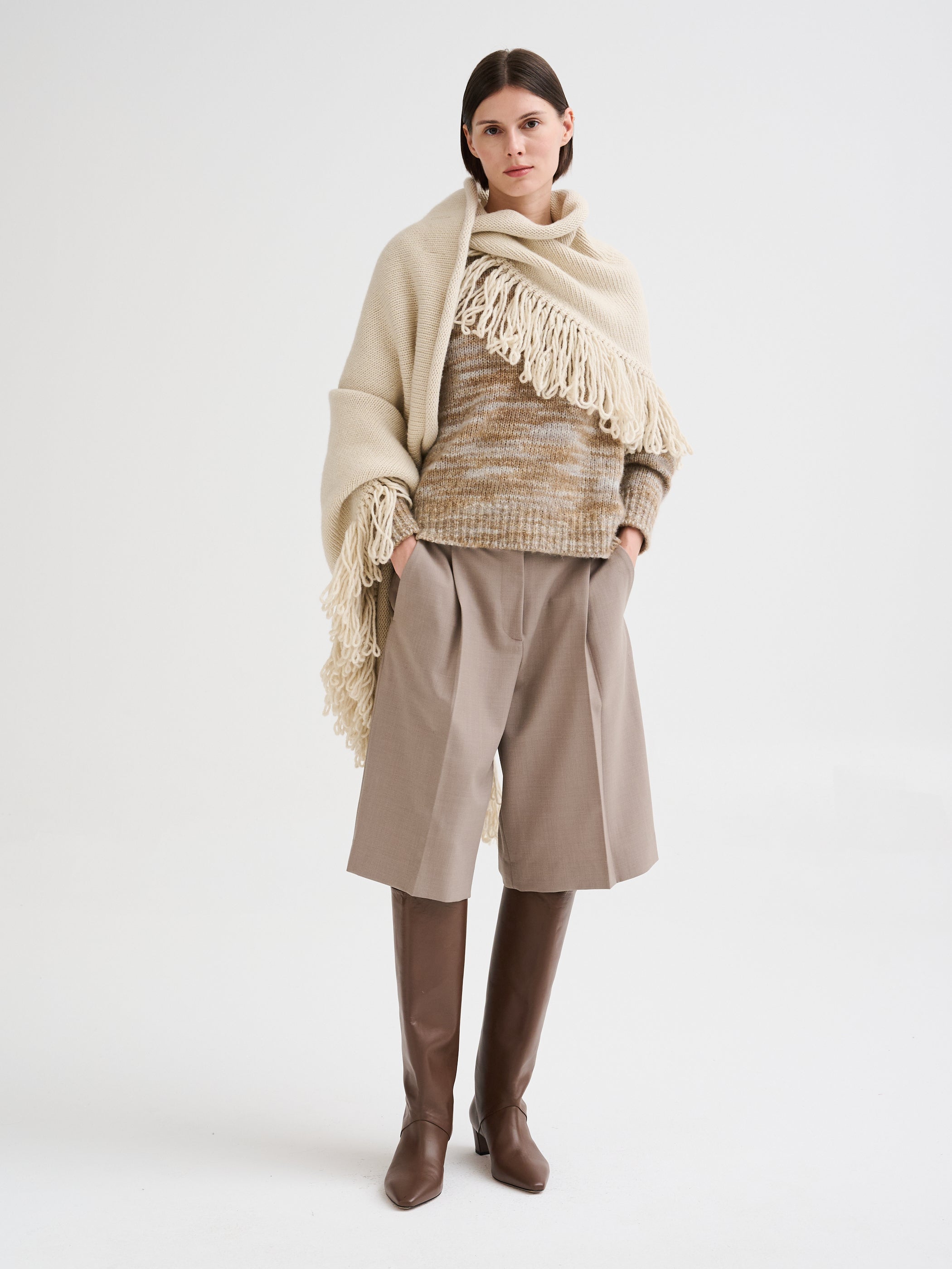Scialle in lana merino con frange