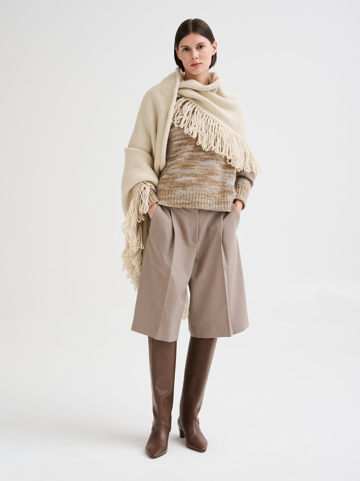 Scialle in lana merino con frange