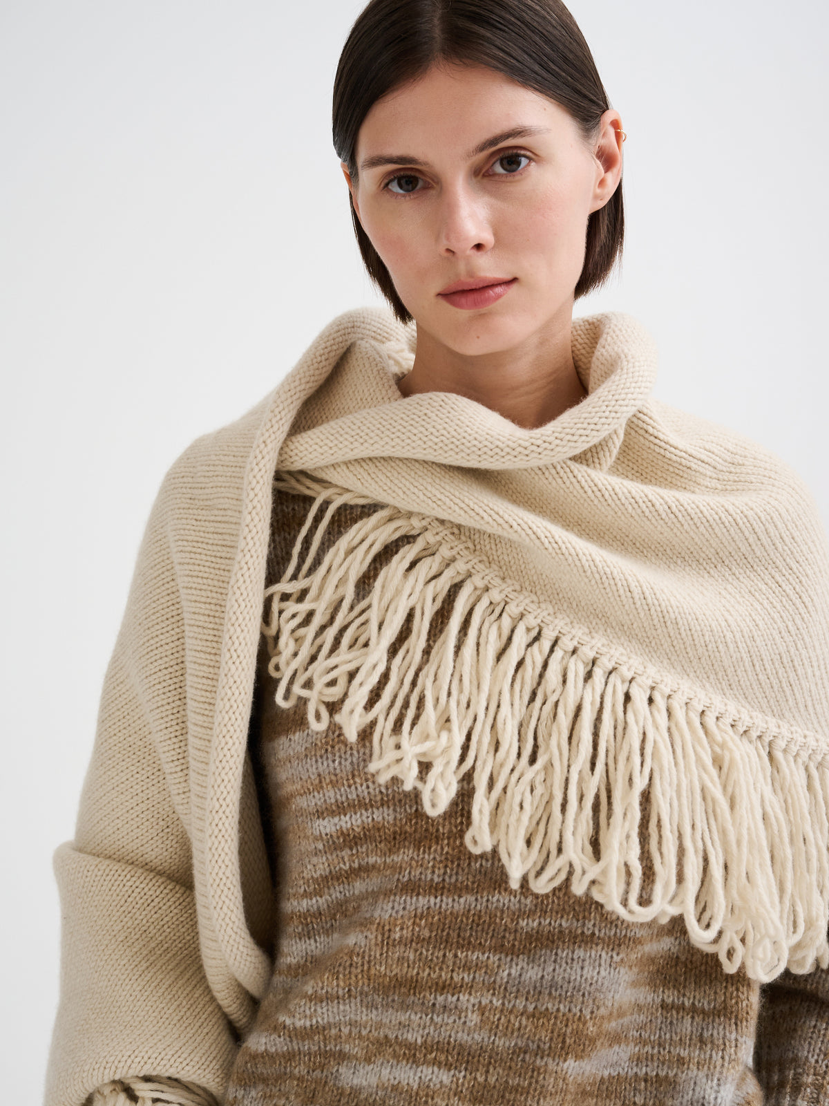 Scialle in lana merino con frange