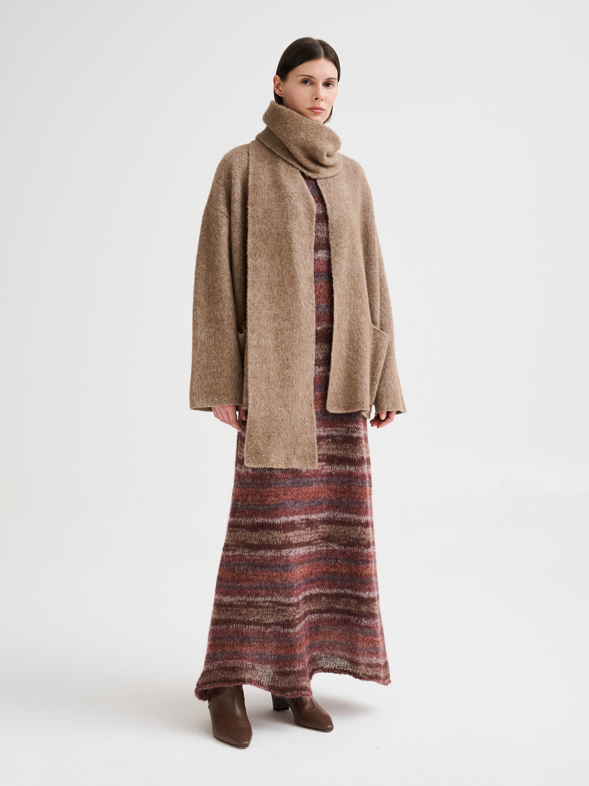 Cappotto corto con sciarpa integrata