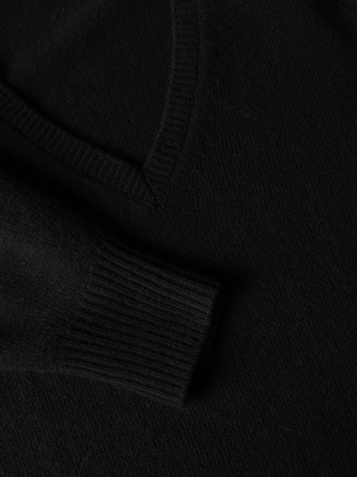 Abito con scollo a V in lana merino e cashmere