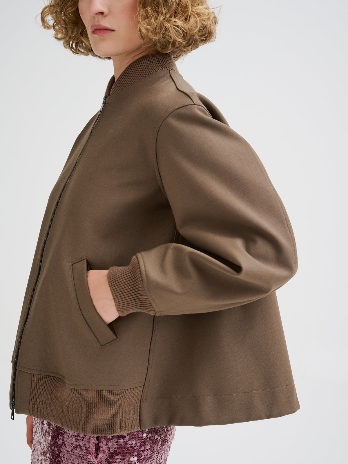 Bomber con piega sul retro