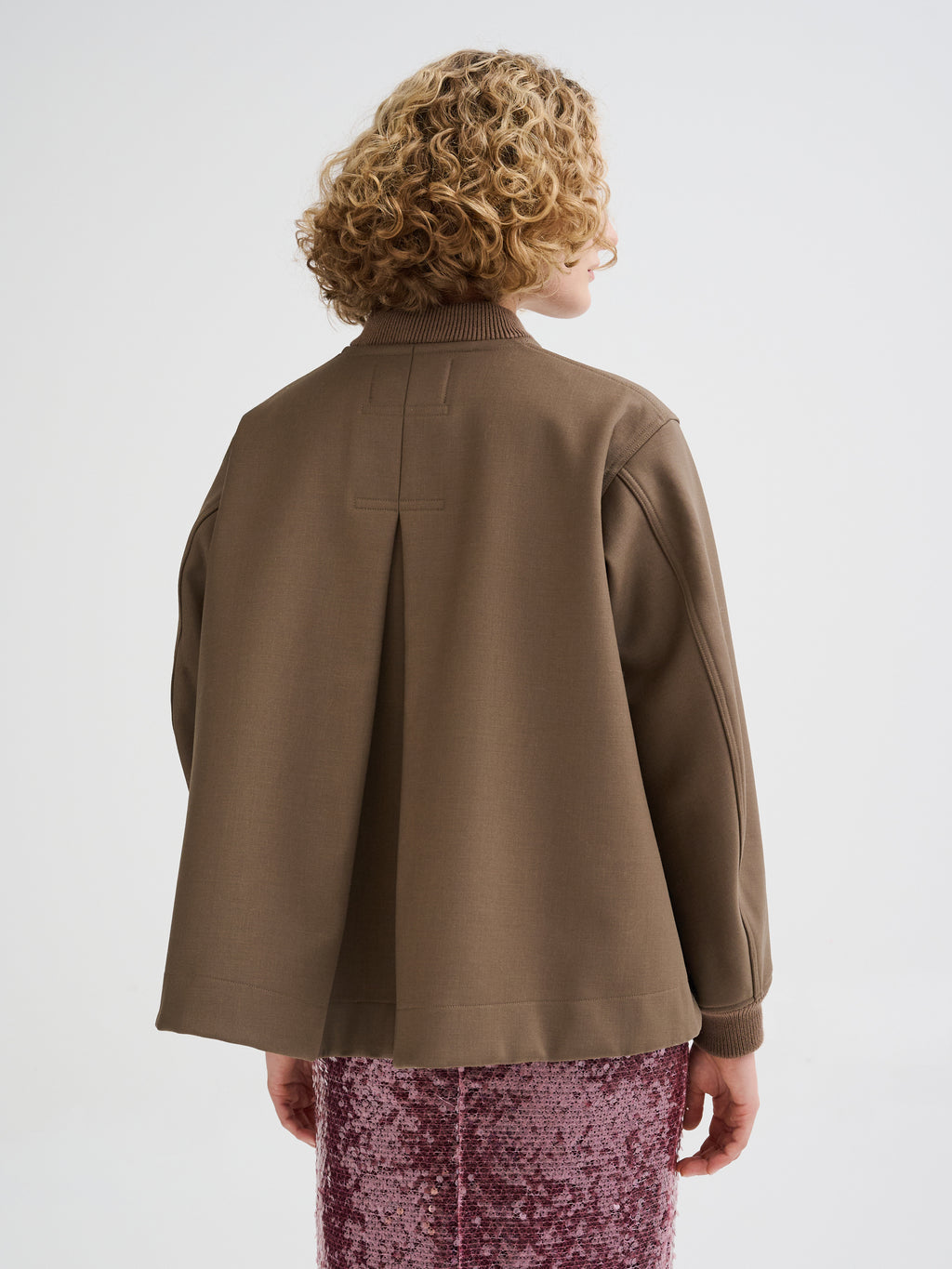 Bomber con piega sul retro