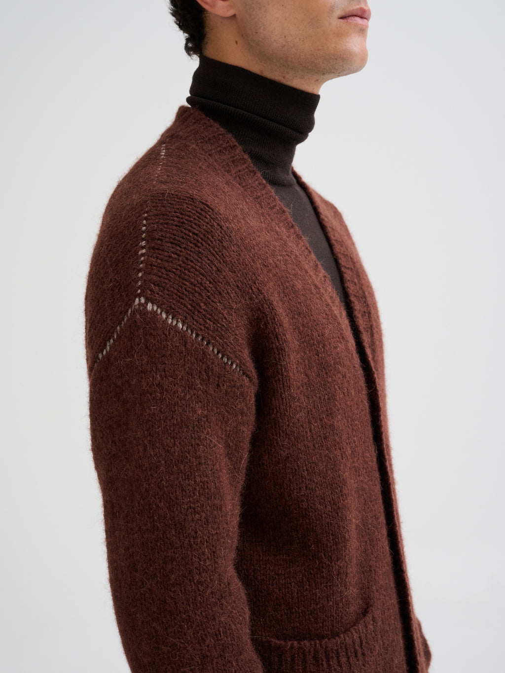 Cardigan con cuciture a contrasto in alpaca