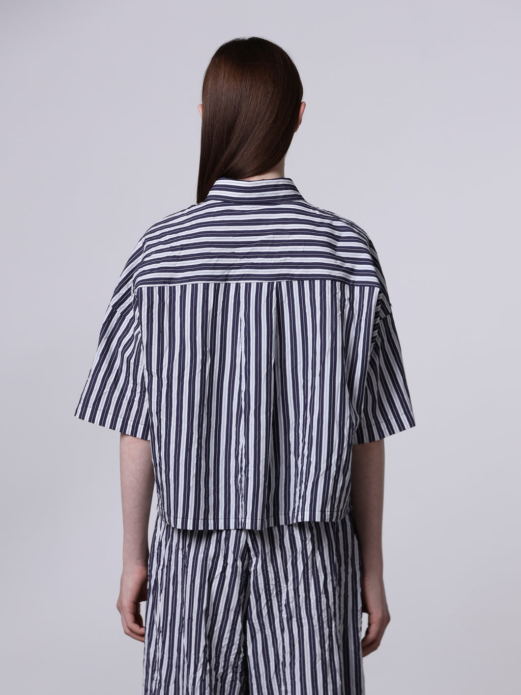 Camicia crop stropicciata