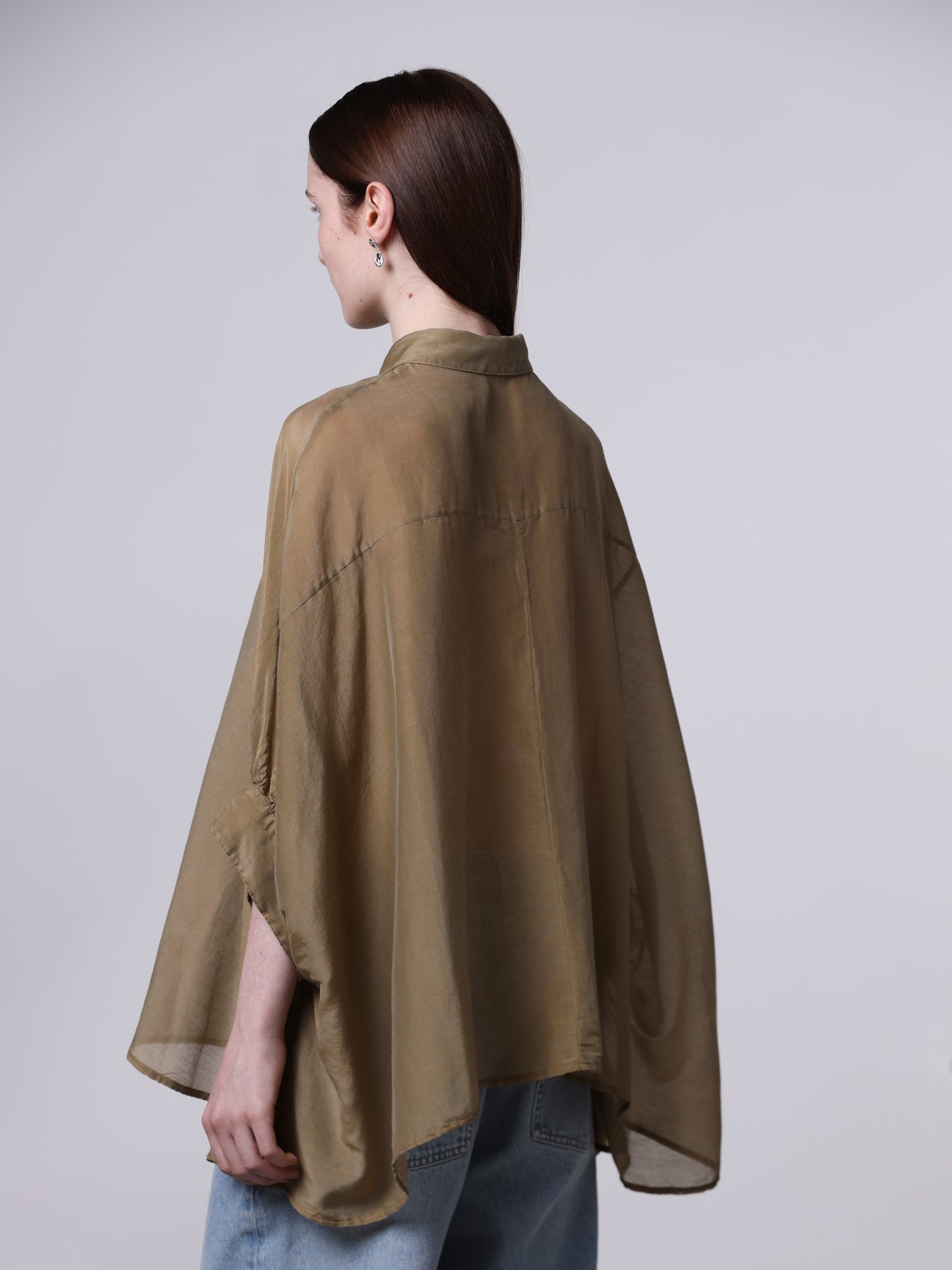 Camicia over a maniche corte