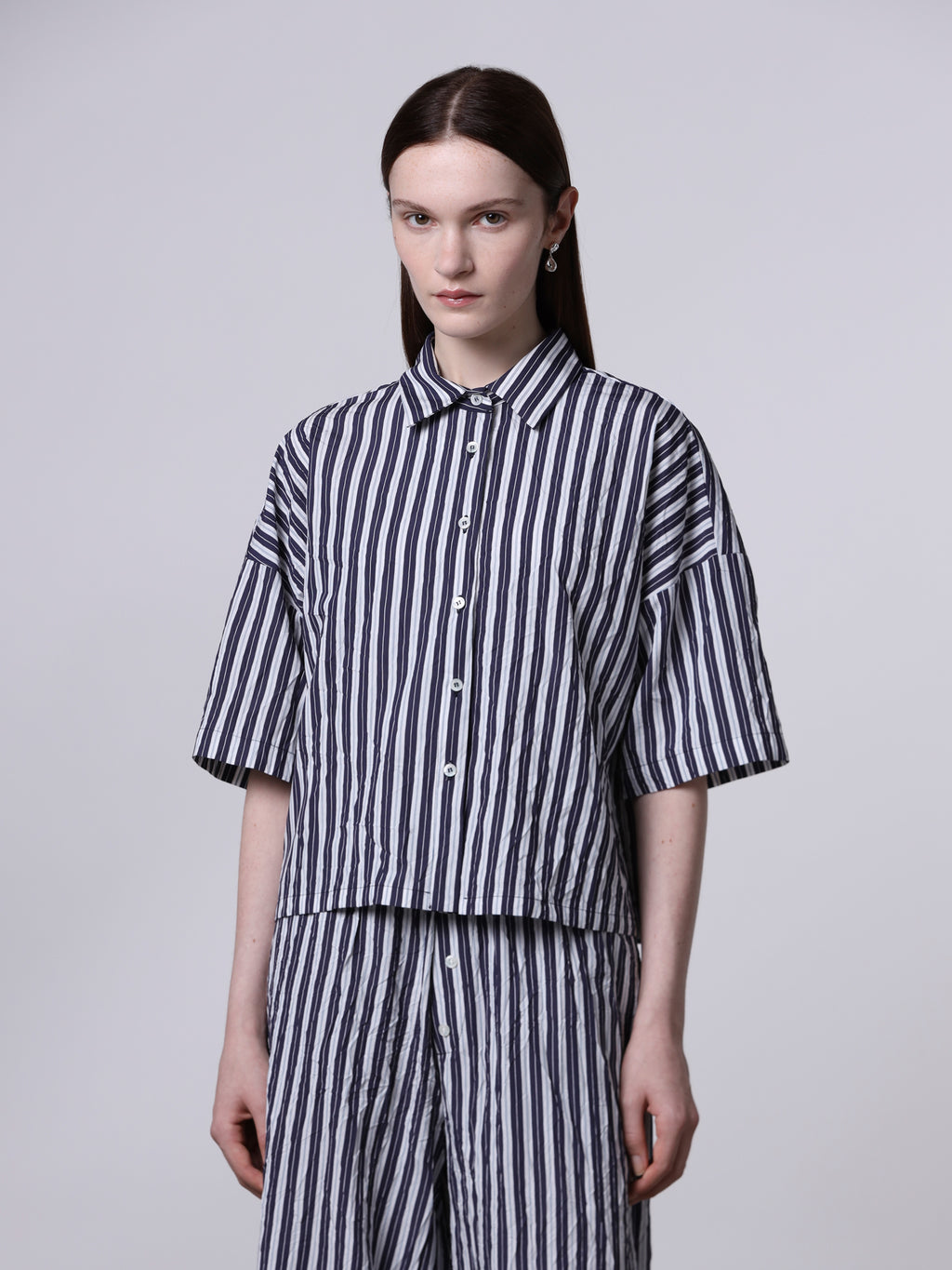 Camicia crop stropicciata