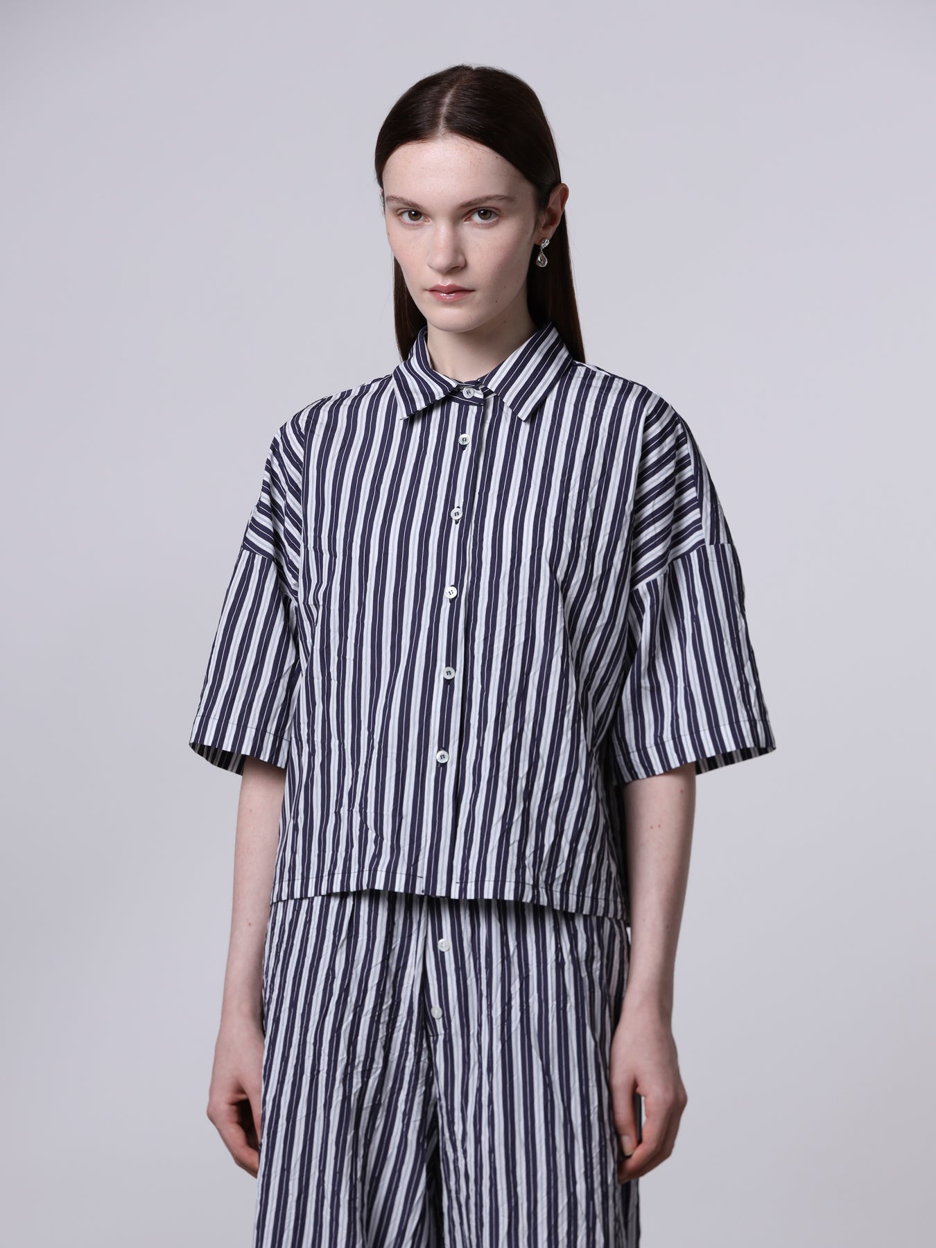 Camicia crop stropicciata