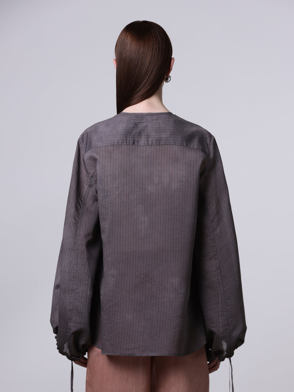 Camicia over con coulisse nelle maniche